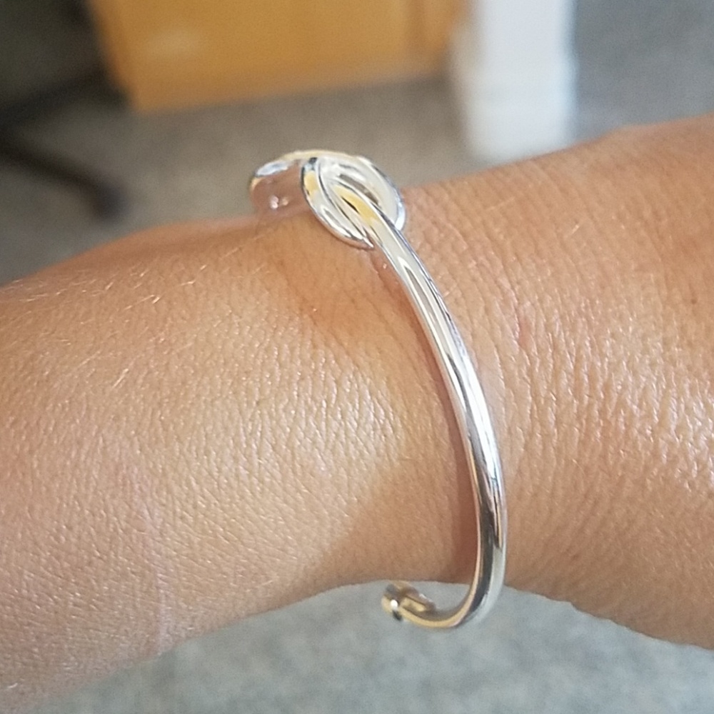 New Sterling silver Infinity Bangle 7 inches - Picture 2 of 7
